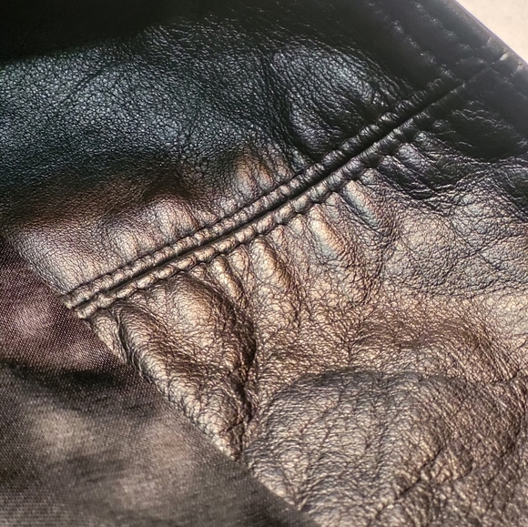 VINTAGE LEATHER RANCH - Picture 7 of 8